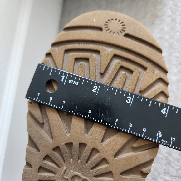 SOLD UGG women's Bailey Button Triplet II Boot Sand SIZE 7 - Picture 4 of 14